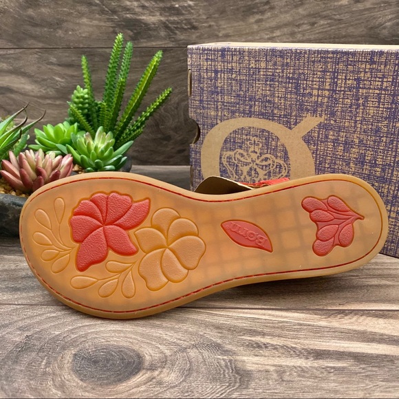 NIB Born Adana Studded T Strap Flat Thong Sandal - Picture 8 of 10